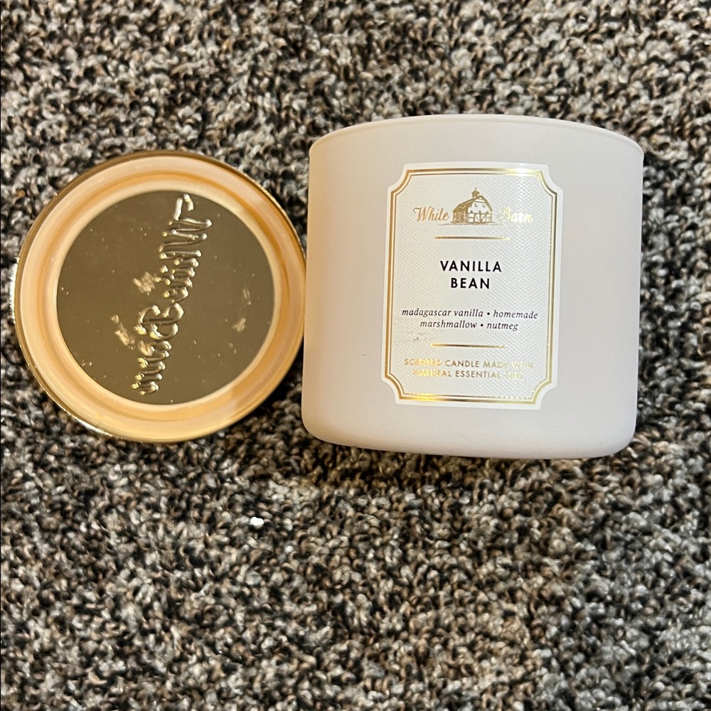 White Barn vanilla bean Candle - Picture 3 of 4